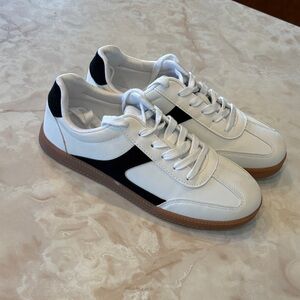 No Boundaries White and Black Women's Sneakers